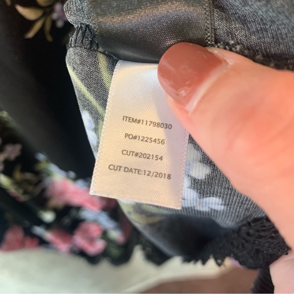 Torrid Floral Print Black Keyhole High Neck Sleeveless Lace Inset Shirt Size 6X - Picture 10 of 12